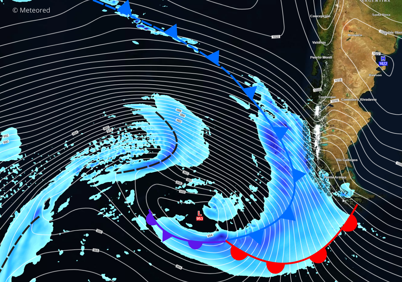 Imagen que muestra la posición de un sistema frontal previsto, que llegará a Chile el martes 18 de marzo