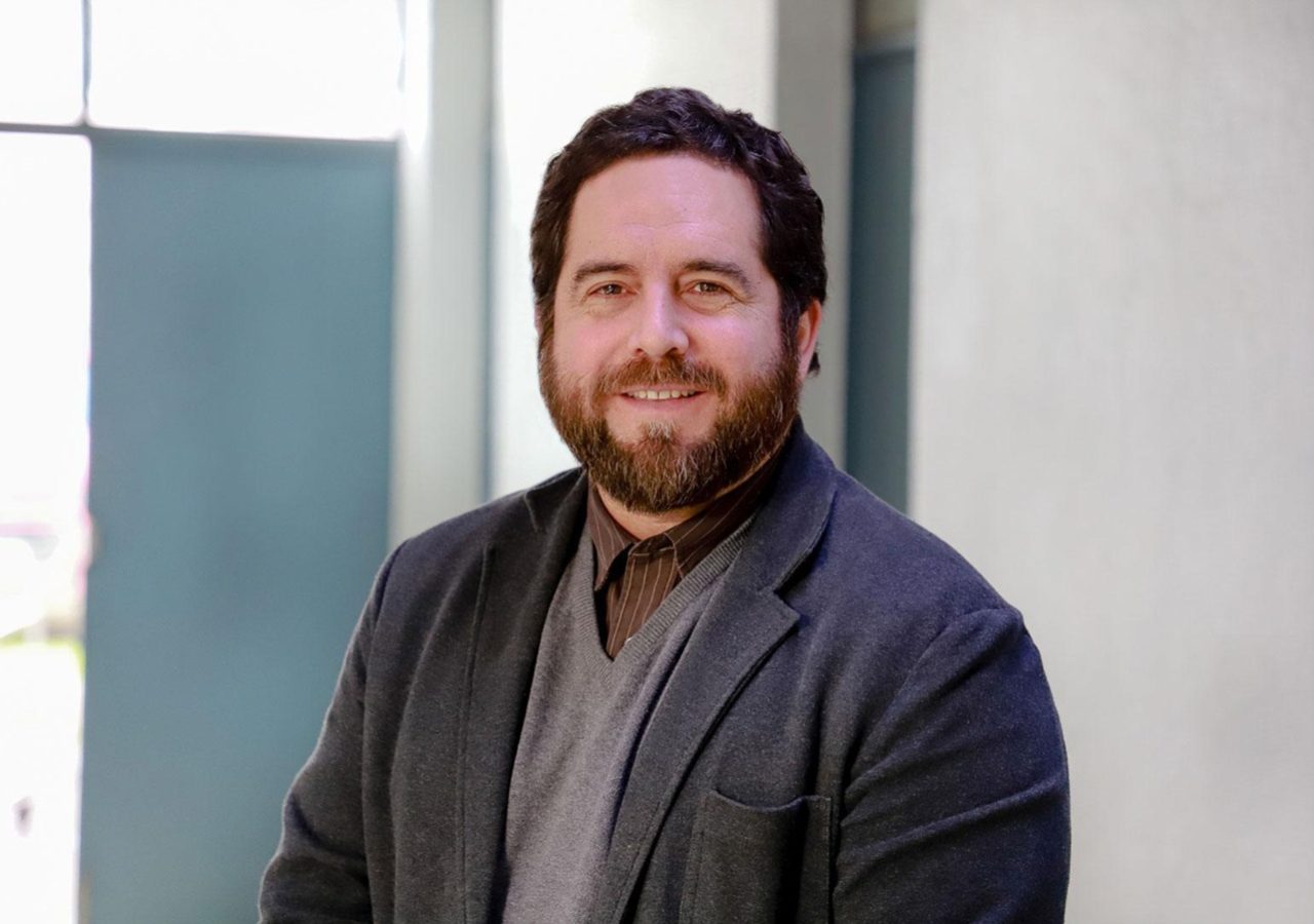 Dr. Paul Vöhringer, psiquiatra e investigador principal del estudio sobre microdosis de litio para prevenir demencia